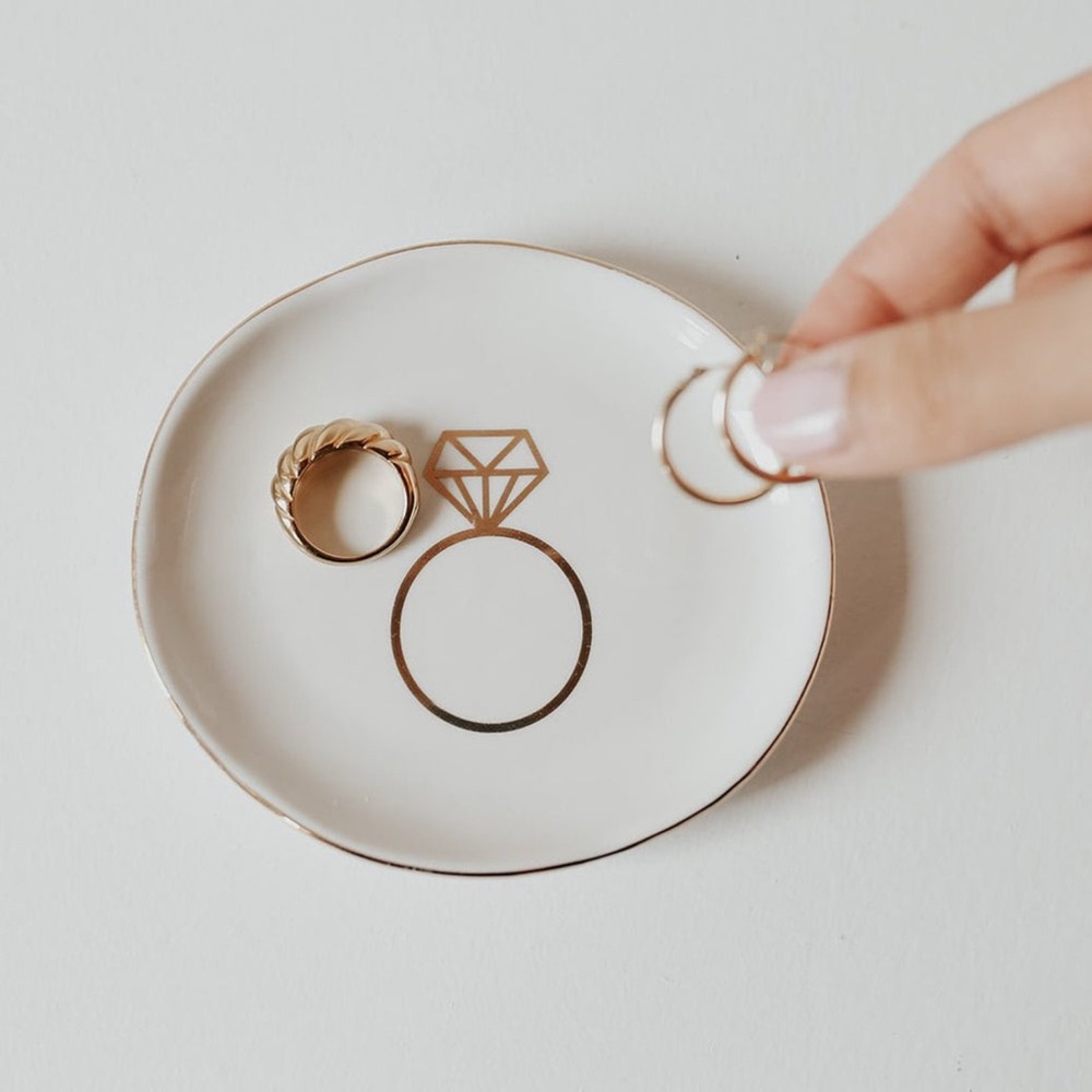 SWEET WATER DECOR JEWELRY- DISH ENGAGEMENT RING